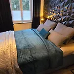 Wohnen Am Schlosspark - - Nahe Messe, Schnelles Wlan, Freie Parkplaetze, Fruehstueck Verfuegbar Apartament *
