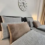 Wohnen Am Schlosspark - - Nahe Messe, Schnelles Wlan, Freie Parkplaetze, Fruehstueck Verfuegbar Apartament *