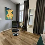 Wohnen Am Schlosspark - - Nahe Messe, Schnelles Wlan, Freie Parkplaetze, Fruehstueck Verfuegbar Apartament