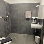 Apartament Wohnen Am Schlosspark - - Nahe Messe, Schnelles Wlan, Freie Parkplaetze, Fruehstueck Verfuegbar *