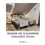 Wohnen Am Schlosspark - - Nahe Messe, Schnelles Wlan, Freie Parkplaetze, Fruehstueck Verfuegbar