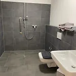 Wohnen Am Schlosspark - - Nahe Messe, Schnelles Wlan, Freie Parkplaetze, Fruehstueck Verfuegbar *