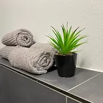 Wohnen Am Schlosspark - - Nahe Messe, Schnelles Wlan, Freie Parkplaetze, Fruehstueck Verfuegbar Apartament *