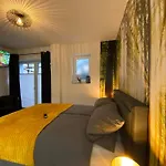 Апартаменты Wohnen Am Schlosspark - - Nahe Messe, Schnelles Wlan, Freie Parkplaetze, Fruehstueck Verfuegbar