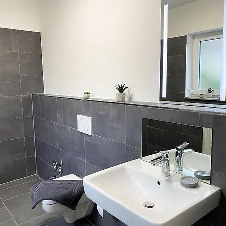 Apartamento Wohnen Am Schlosspark - - Nahe Messe, Schnelles Wlan, Freie Parkplätze, Frühstück Verfügbar *