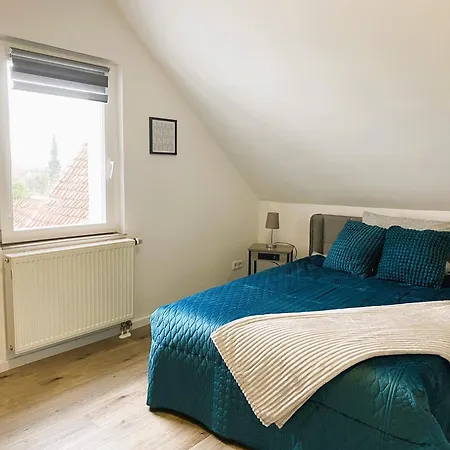 Appartement Wohnen Am Schlosspark - - Nahe Messe, Schnelles Wlan, Freie Parkplaetze, Fruehstueck Verfuegbar