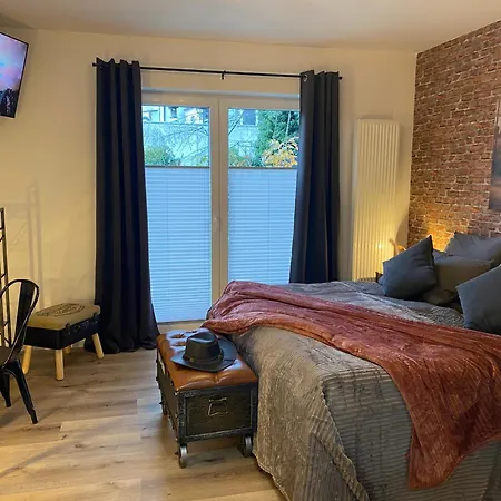 Apartman Wohnen Am Schlosspark - - Nahe Messe, Schnelles Wlan, Freie Parkplaetze, Fruehstueck Verfuegbar