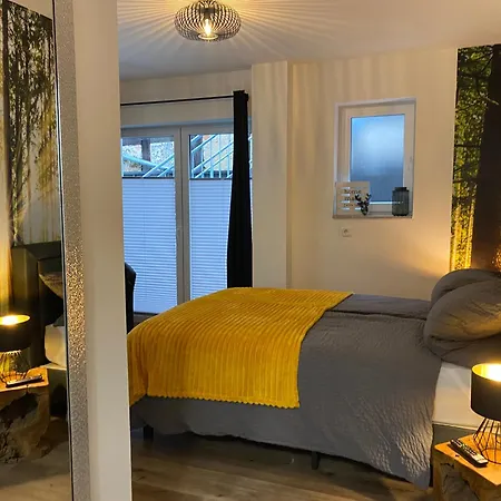 Appartement Wohnen Am Schlosspark - - Nahe Messe, Schnelles Wlan, Freie Parkplaetze, Fruehstueck Verfuegbar *