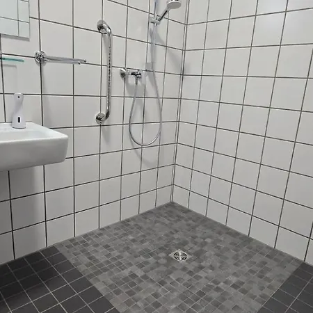 Wohnen Am Schlosspark - - Nahe Messe, Schnelles Wlan, Freie Parkplätze, Frühstück Verfügbar Apartamento