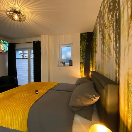 Appartement Wohnen Am Schlosspark - - Nahe Messe, Schnelles Wlan, Freie Parkplaetze, Fruehstueck Verfuegbar