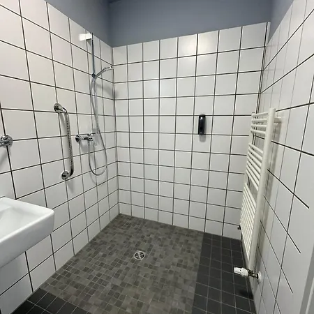 Апартаменты Wohnen Am Schlosspark - - Nahe Messe, Schnelles Wlan, Freie Parkplaetze, Fruehstueck Verfuegbar *