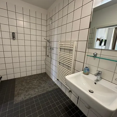 Wohnen Am Schlosspark - - Nahe Messe, Schnelles Wlan, Freie Parkplaetze, Fruehstueck Verfuegbar *