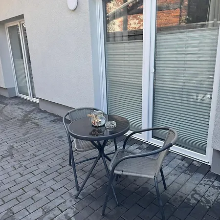 Wohnen Am Schlosspark - - Nahe Messe, Schnelles Wlan, Freie Parkplaetze, Fruehstueck Verfuegbar *