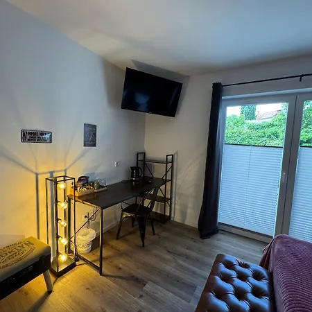 Wohnen Am Schlosspark - - Nahe Messe, Schnelles Wlan, Freie Parkplaetze, Fruehstueck Verfuegbar Appartement *