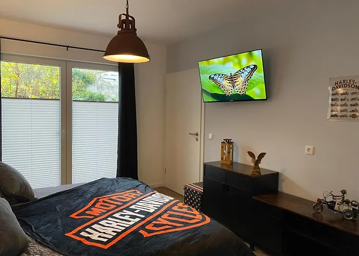 Wohnen Am Schlosspark - - Nahe Messe, Schnelles Wlan, Freie Parkplaetze, Fruehstueck Verfuegbar * באד זאלצפלן