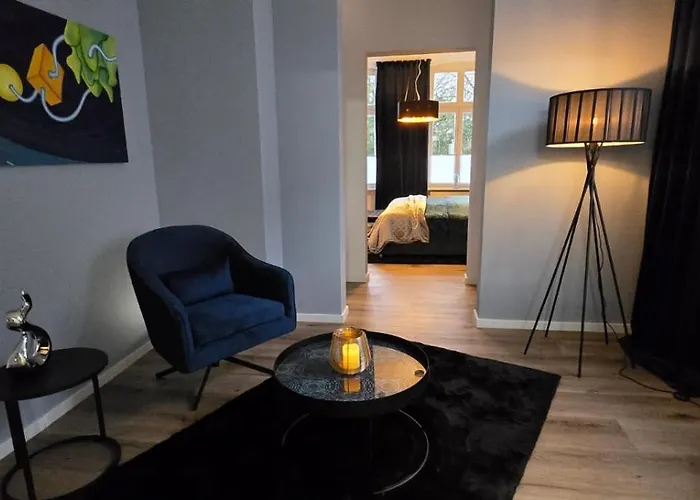 Wohnen Am Schlosspark - - Nahe Messe, Schnelles Wlan, Freie Parkplaetze, Fruehstueck Verfuegbar *