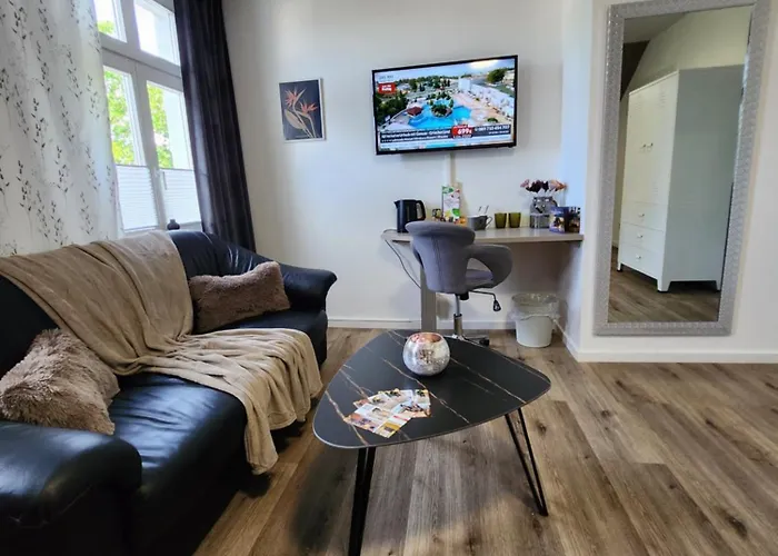 Wohnen Am Schlosspark - - Nahe Messe, Schnelles Wlan, Freie Parkplaetze, Fruehstueck Verfuegbar * באד זאלצפלן