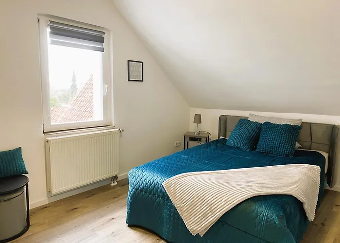 Appartement Wohnen Am Schlosspark - - Nahe Messe, Schnelles Wlan, Freie Parkplaetze, Fruehstueck Verfuegbar