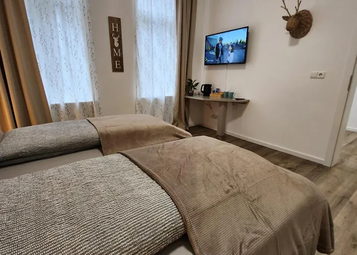 Wohnen Am Schlosspark - - Nahe Messe, Schnelles Wlan, Freie Parkplaetze, Fruehstueck Verfuegbar Apartman *