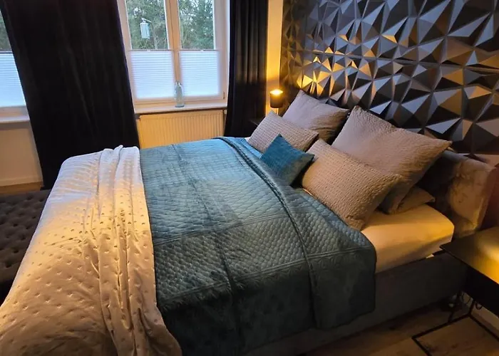 Wohnen Am Schlosspark - - Nahe Messe, Schnelles Wlan, Freie Parkplaetze, Fruehstueck Verfuegbar Appartement *