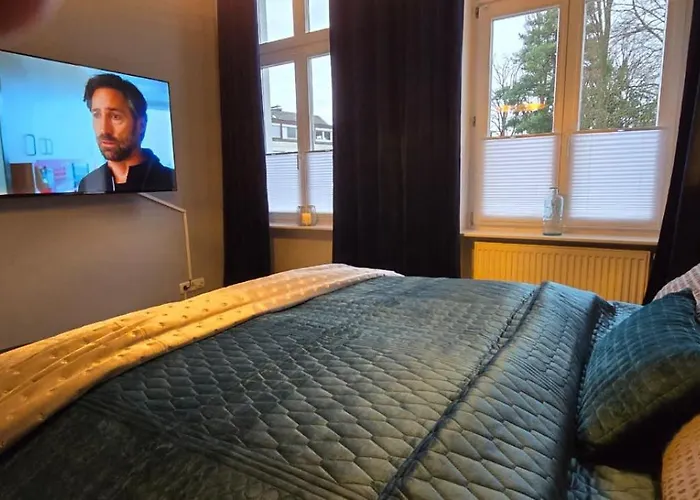 Wohnen Am Schlosspark - - Nahe Messe, Schnelles Wlan, Freie Parkplaetze, Fruehstueck Verfuegbar * באד זאלצפלן