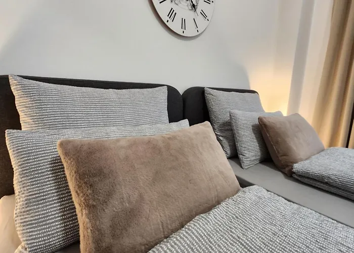 Wohnen Am Schlosspark - - Nahe Messe, Schnelles Wlan, Freie Parkplaetze, Fruehstueck Verfuegbar Apartman *