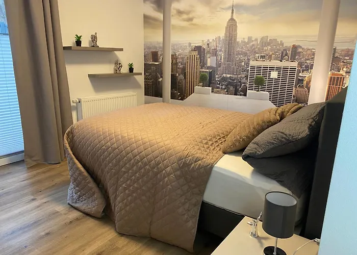 Wohnen Am Schlosspark - - Nahe Messe, Schnelles Wlan, Freie Parkplaetze, Fruehstueck Verfuegbar *