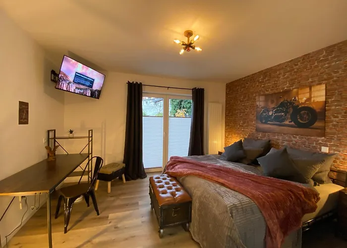 Wohnen Am Schlosspark - - Nahe Messe, Schnelles Wlan, Freie Parkplaetze, Fruehstueck Verfuegbar * באד זאלצפלן