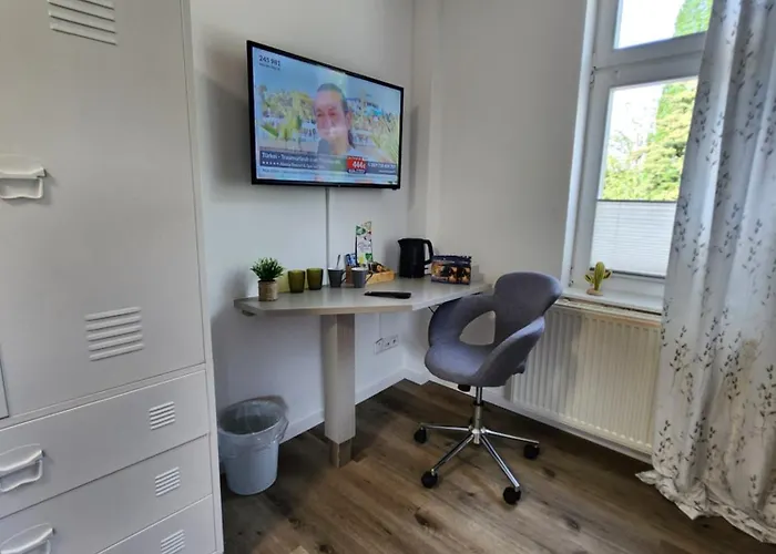 Apartmán Wohnen Am Schlosspark - - Nahe Messe, Schnelles Wlan, Freie Parkplaetze, Fruehstueck Verfuegbar *