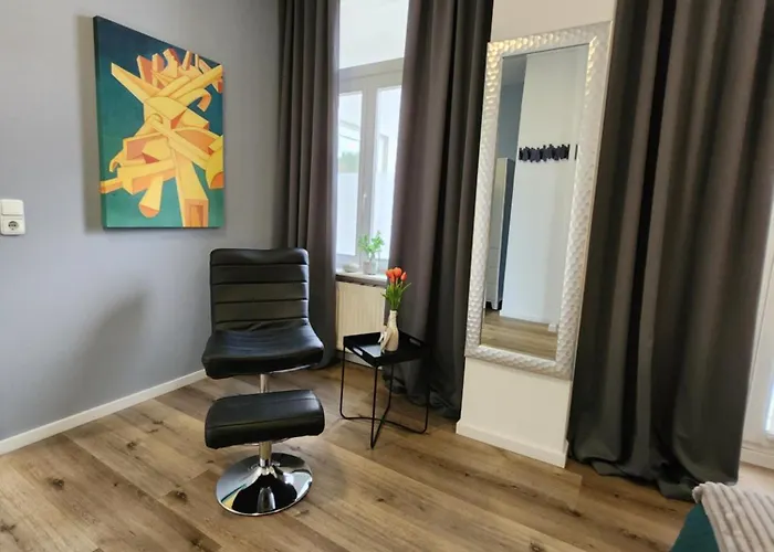 Wohnen Am Schlosspark - - Nahe Messe, Schnelles Wlan, Freie Parkplaetze, Fruehstueck Verfuegbar Apartmán