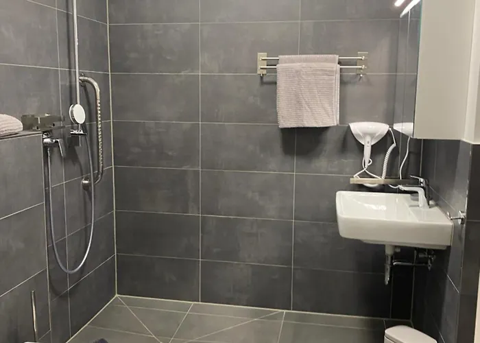 Apartmán Wohnen Am Schlosspark - - Nahe Messe, Schnelles Wlan, Freie Parkplaetze, Fruehstueck Verfuegbar *