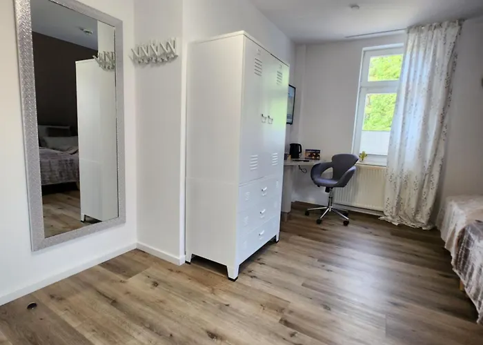 Apartmán Wohnen Am Schlosspark - - Nahe Messe, Schnelles Wlan, Freie Parkplaetze, Fruehstueck Verfuegbar