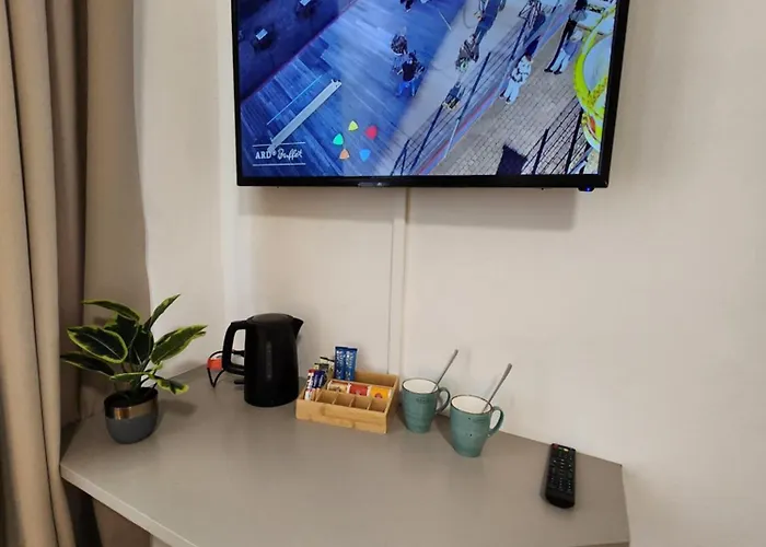 Wohnen Am Schlosspark - - Nahe Messe, Schnelles Wlan, Freie Parkplaetze, Fruehstueck Verfuegbar Apartmán