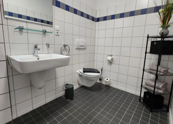 Wohnen Am Schlosspark - - Nahe Messe, Schnelles Wlan, Freie Parkplaetze, Fruehstueck Verfuegbar *