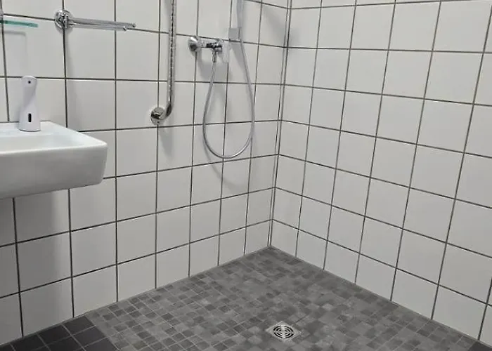 Wohnen Am Schlosspark - - Nahe Messe, Schnelles Wlan, Freie Parkplaetze, Fruehstueck Verfuegbar Apartmán